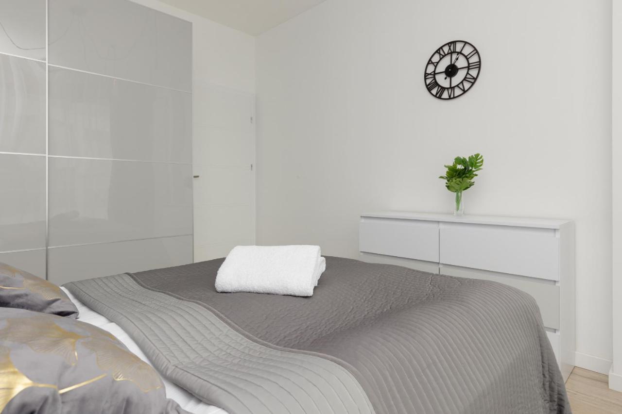 Cozy Apartments With Parking In The 19Th District By Noclegi Renters Warsaw Exterior photo
